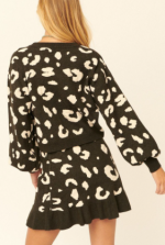 Pullover Sweater Black Leopard Print - Image 4